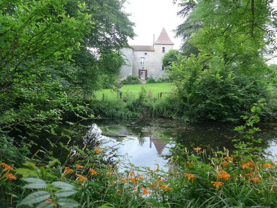 Chateau Barayre - Beautiful 12Th Century Castle With Pool And Large Garden Laussou Exterior foto