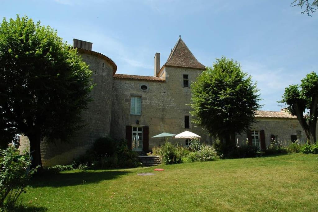 Chateau Barayre - Beautiful 12Th Century Castle With Pool And Large Garden Laussou Exterior foto