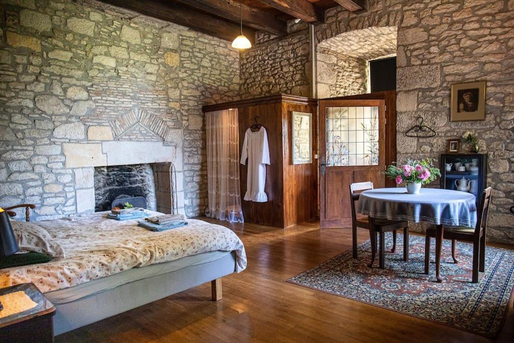 Chateau Barayre - Beautiful 12Th Century Castle With Pool And Large Garden Laussou Exterior foto