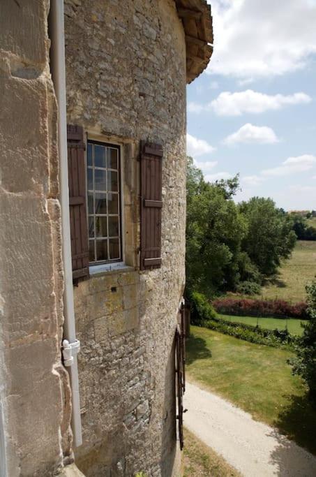 Chateau Barayre - Beautiful 12Th Century Castle With Pool And Large Garden Laussou Exterior foto
