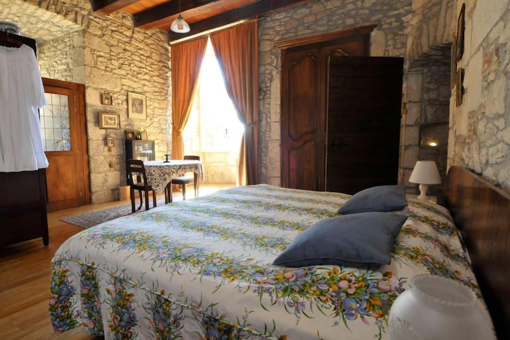 Chateau Barayre - Beautiful 12Th Century Castle With Pool And Large Garden Laussou Exterior foto