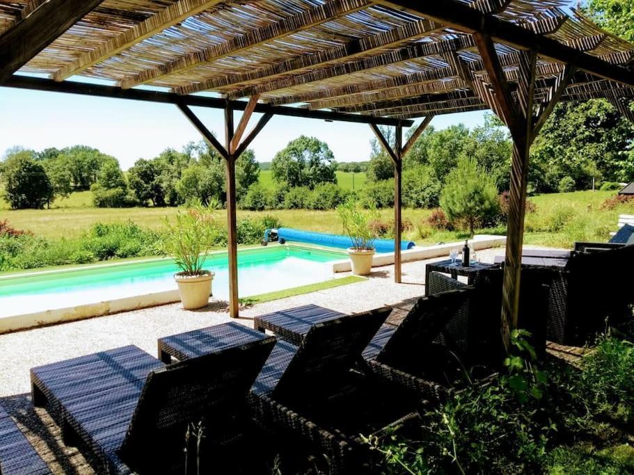 Chateau Barayre - Beautiful 12Th Century Castle With Pool And Large Garden Laussou Exterior foto