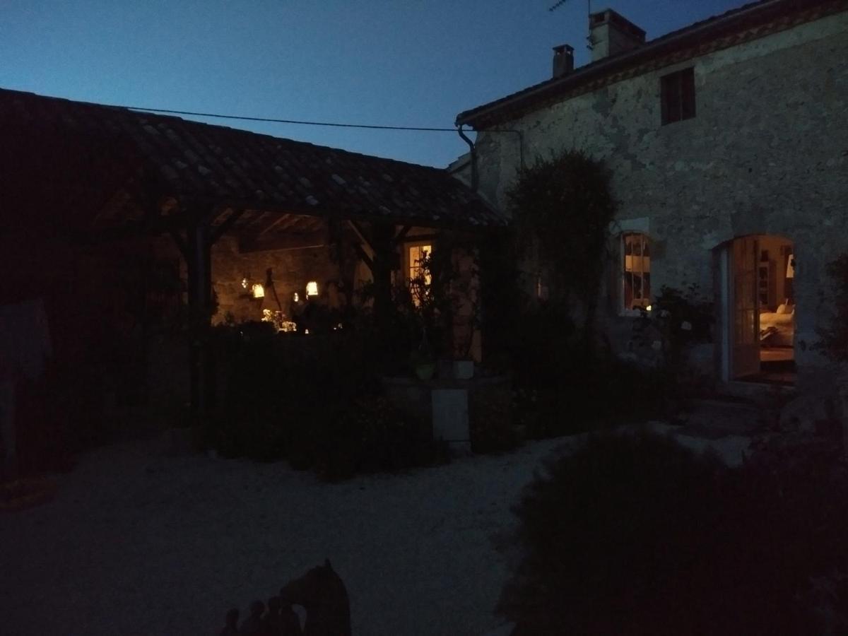 Chateau Barayre - Beautiful 12Th Century Castle With Pool And Large Garden Laussou Exterior foto